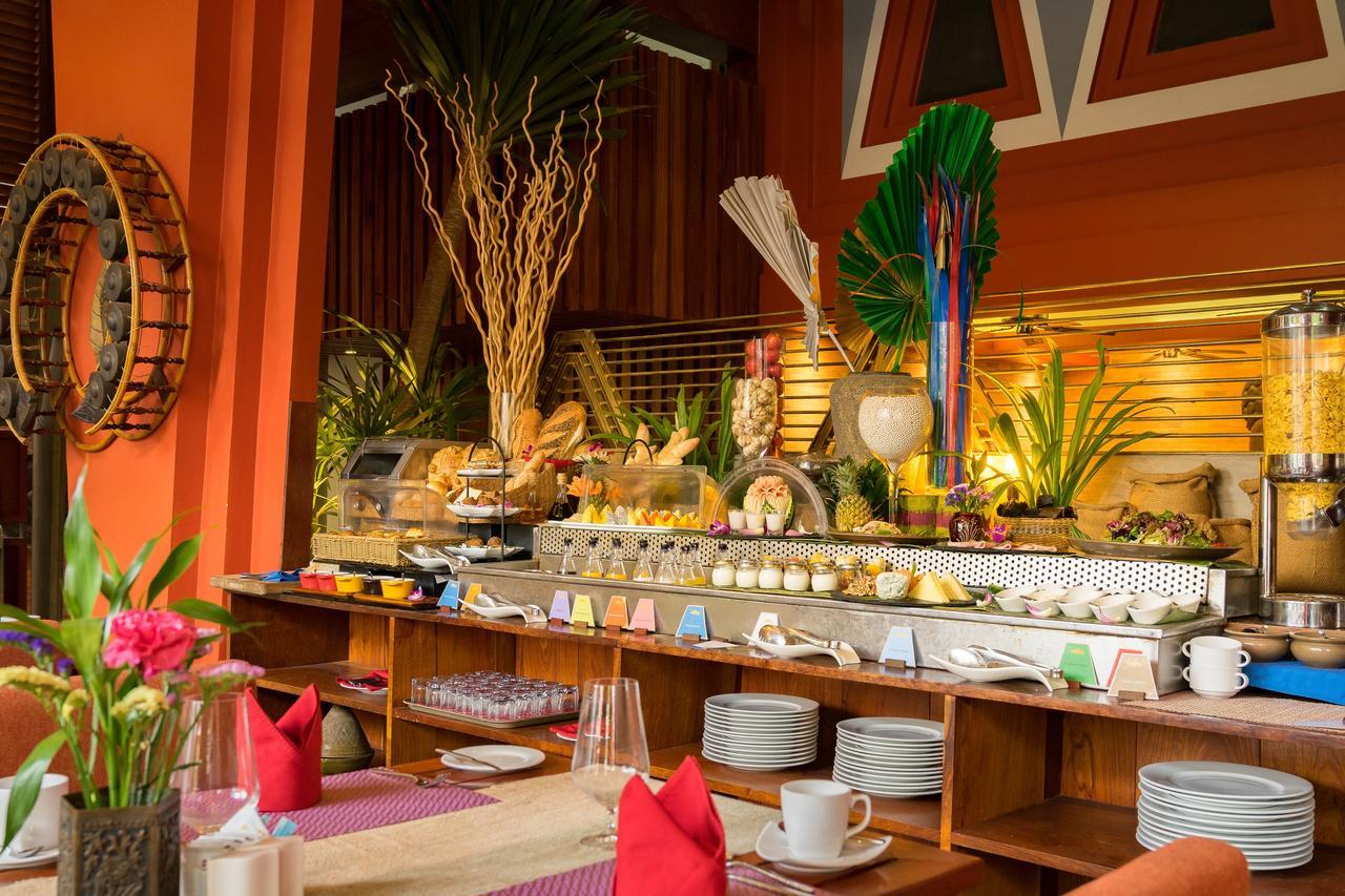 Golden Temple Residence Siem Reap Exterior foto A buffet at a hotel