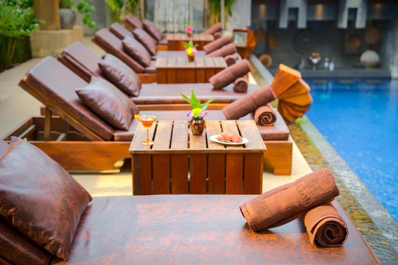 Golden Temple Residence Siem Reap Exterior foto Poolside at the hotel