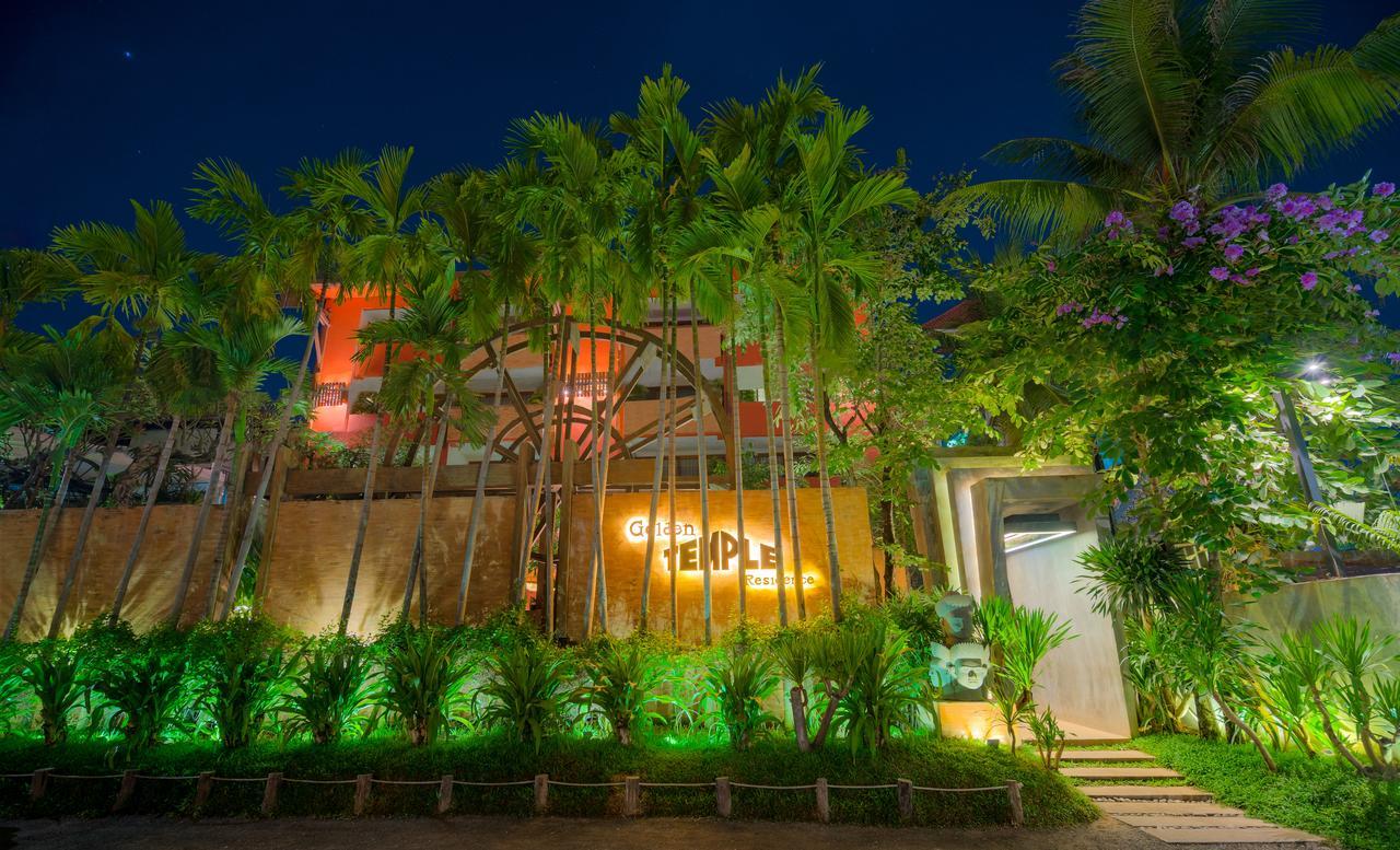 Golden Temple Residence Siem Reap Exterior foto The temple at night