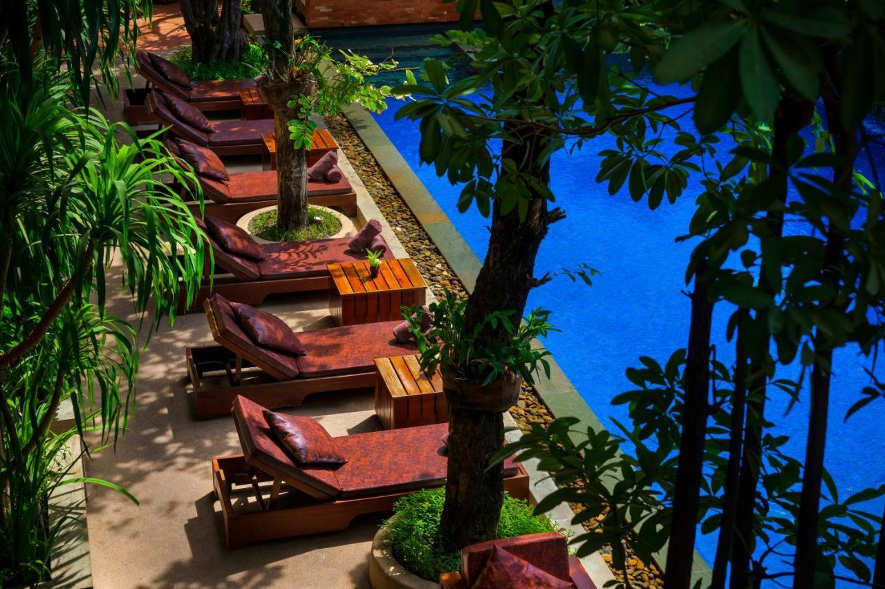 Golden Temple Residence Siem Reap Exterior foto The swimming pool at the hotel