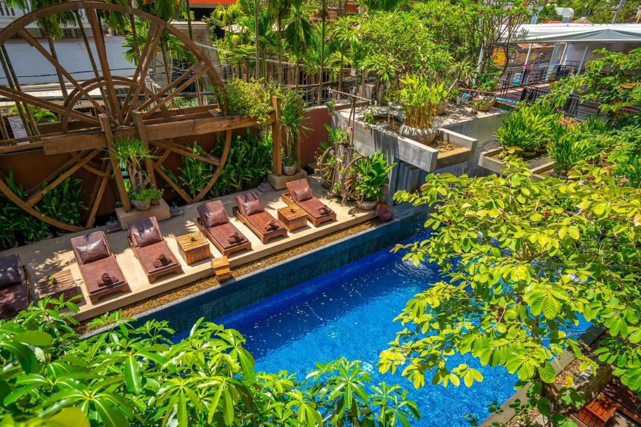 Golden Temple Residence Siem Reap Exterior foto The pool at the hotel