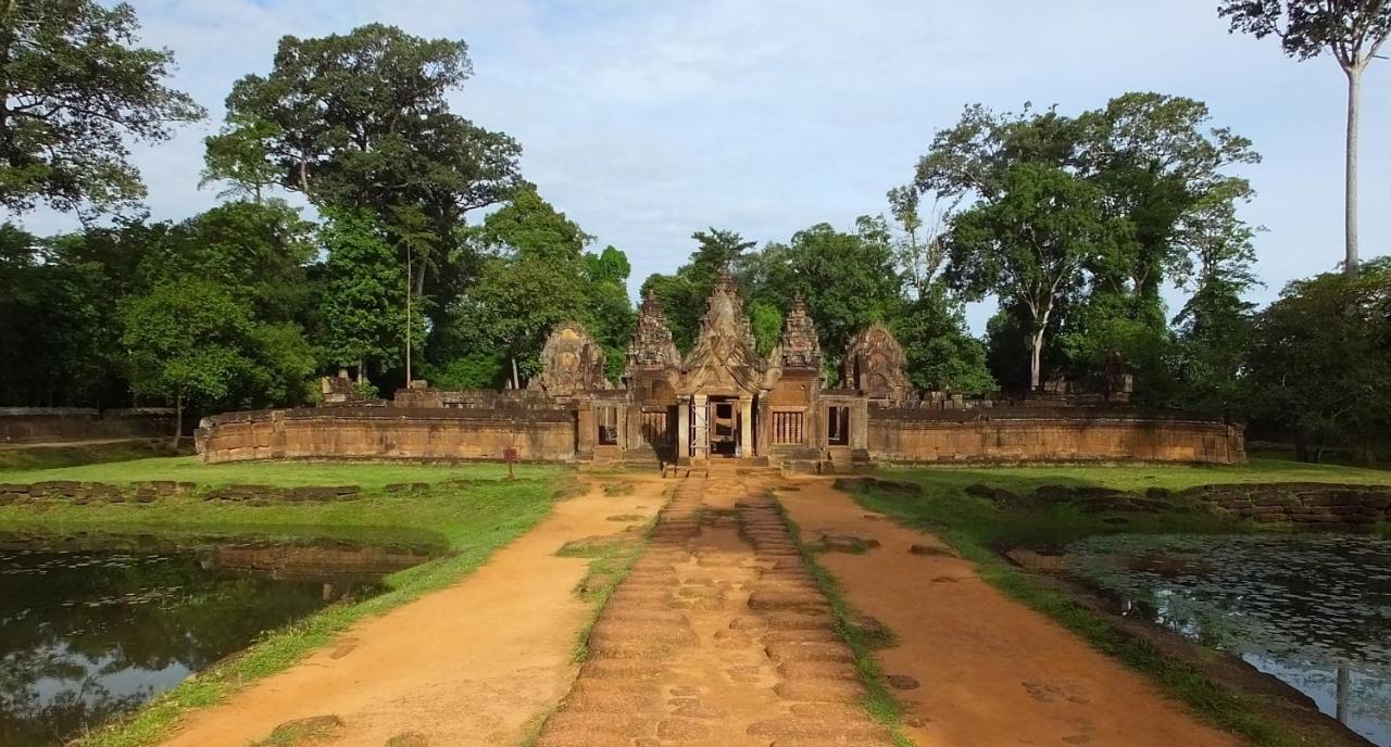 Golden Temple Residence Siem Reap Exterior foto The temple of Angkor Wat